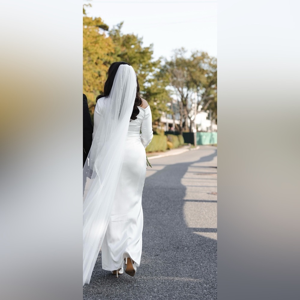 Elegant Floor Length Veil with Pearls